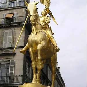 Jeanne D'arc 招待所